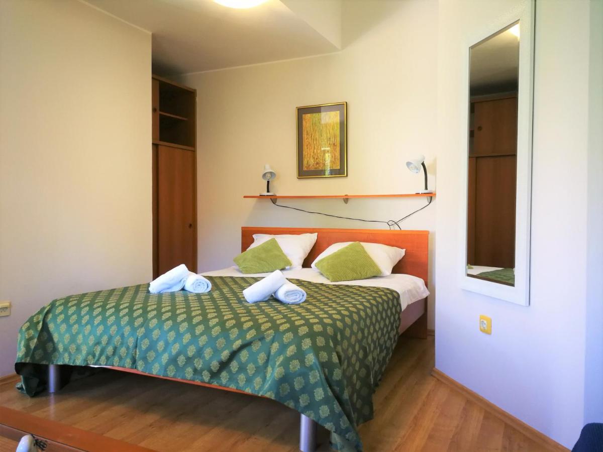 Apartments Bilic With Garden & Swimming Pool - 50M From The Beach Pjescana Uvala Exterior photo