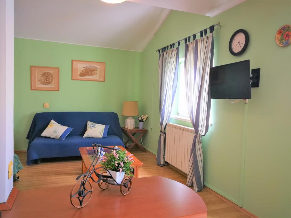 Apartments Bilic With Garden & Swimming Pool - 50M From The Beach Pjescana Uvala Exterior photo