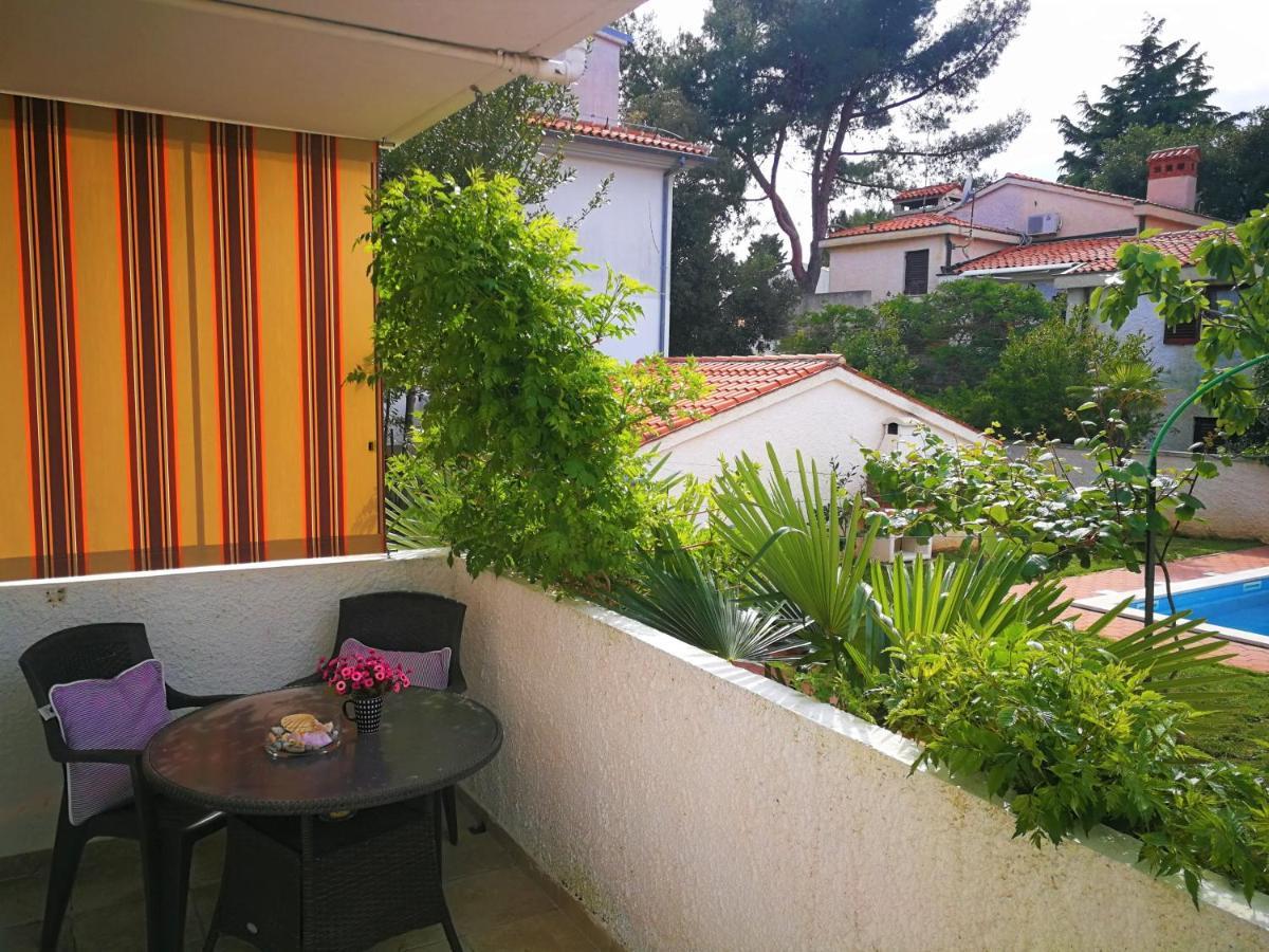 Apartments Bilic With Garden & Swimming Pool - 50M From The Beach Pjescana Uvala Exterior photo